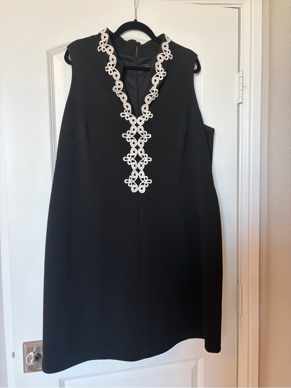 Jessica Howard Black Sleeveless Dress with White Applique Trim